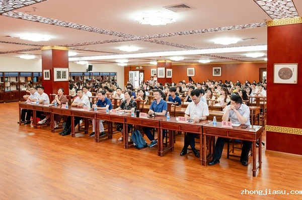 图为大赛交流会现场.jpg