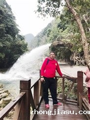 李根