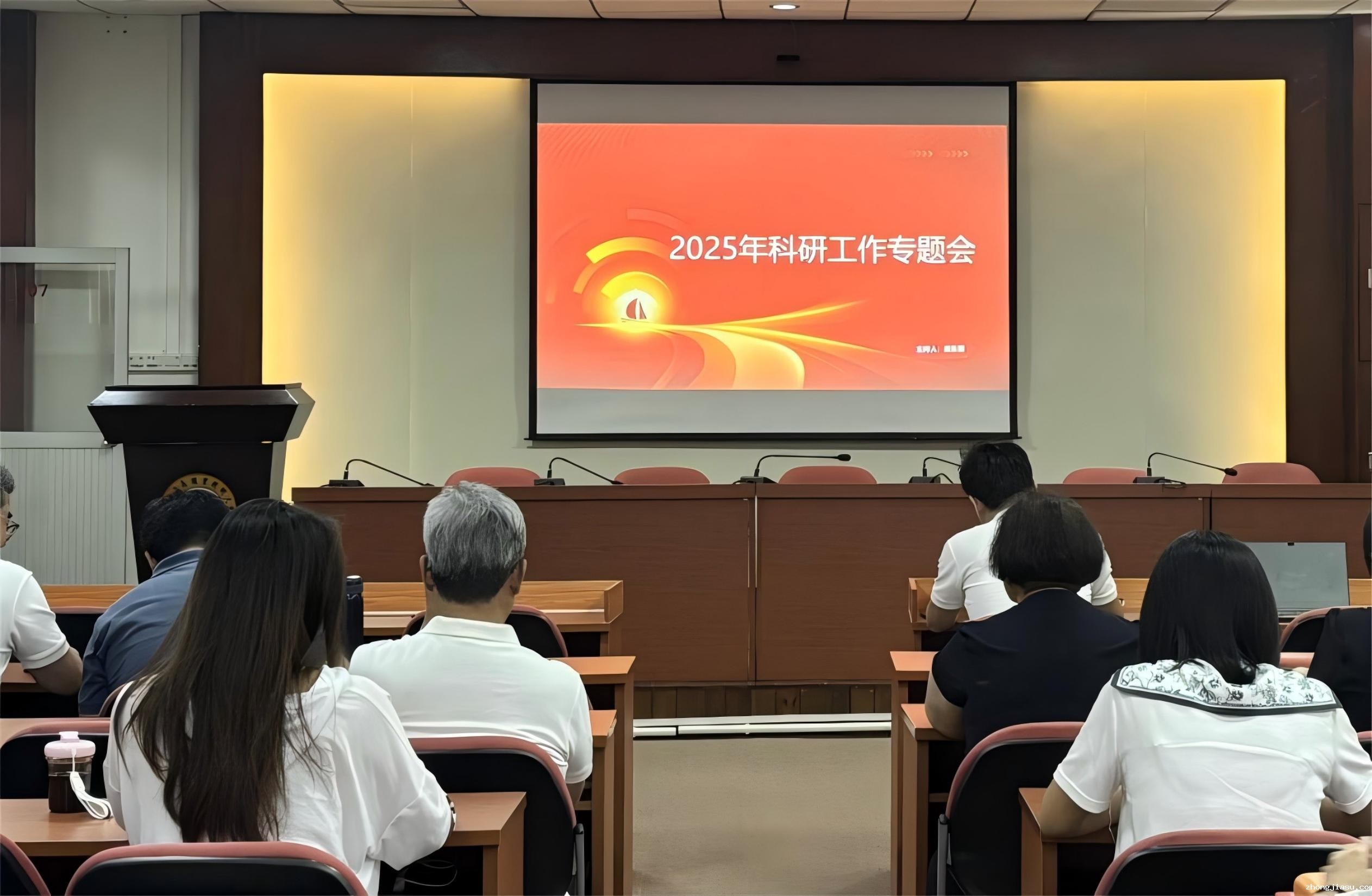 学校组织召开2025年科研工作专题会