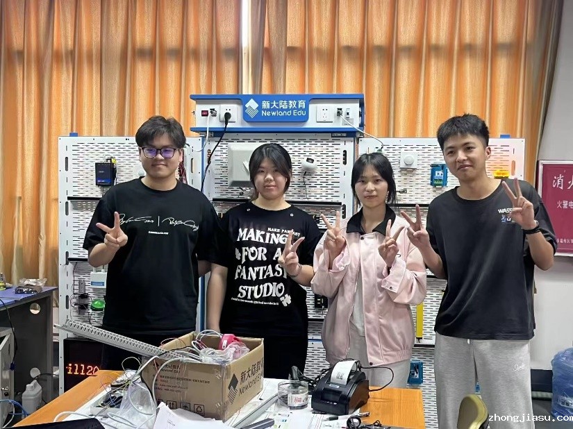 一群人站在桌子旁边&#xA;&#xA;AI 生成的内容可能不正确。