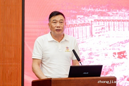 丁勇讲话.JPG