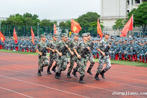 教官入场(1).jpg