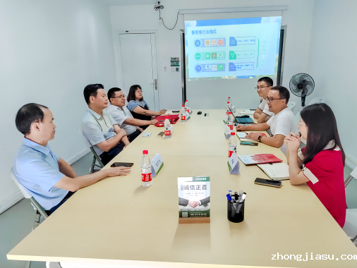 校企座谈会.png