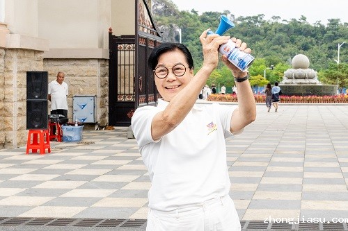 谢建平发令.JPG