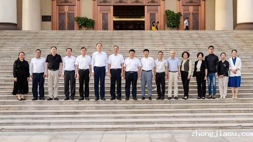 双方合影.JPG