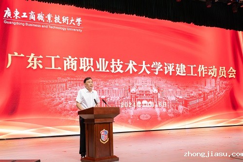 丁勇主持.JPG