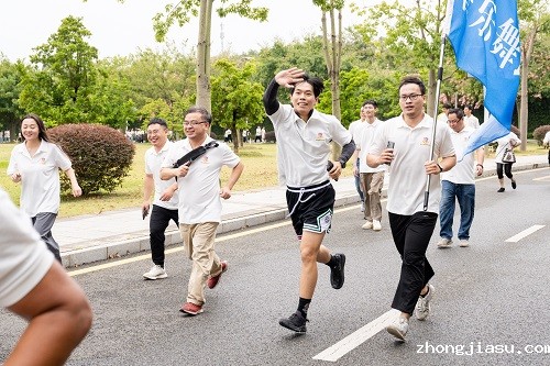 星湖校区环跑现场环跑现场5.JPG