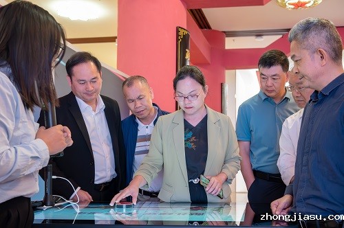 调研组参观党建馆.jpg