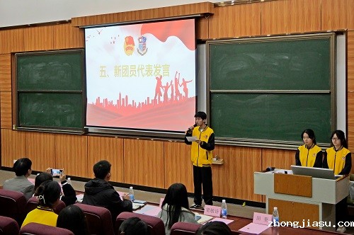 新团员代表发言.JPG