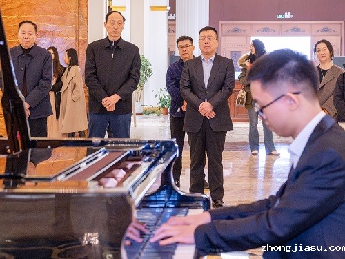 现场演奏1.JPG