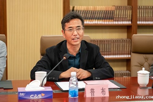 普布讲话.JPG