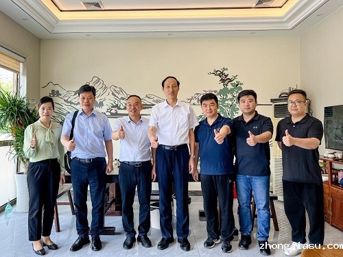 双方合影.jpg