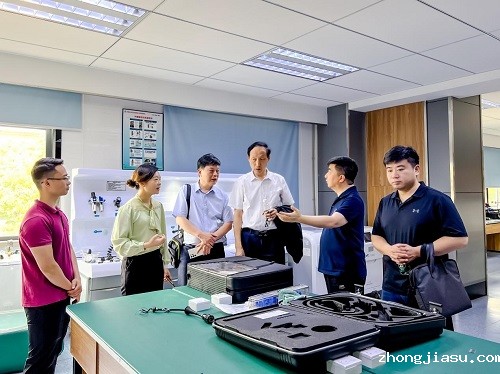 和飞一行走访广东德鑫医疗科技有限公司.jpg