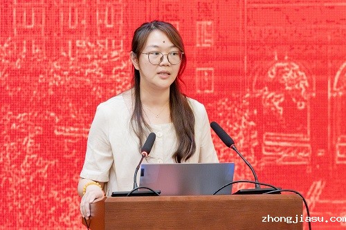 教师代表发言.jpg