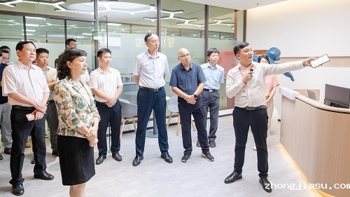 活动嘉宾与进驻企业——智邦集团交流.jpg
