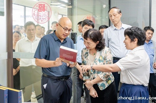 活动嘉宾与进驻企业——博睿咨询公司交流.jpg