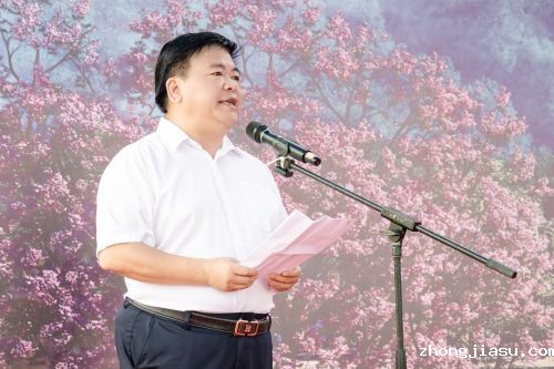 莫秀全主持仪式.jpg