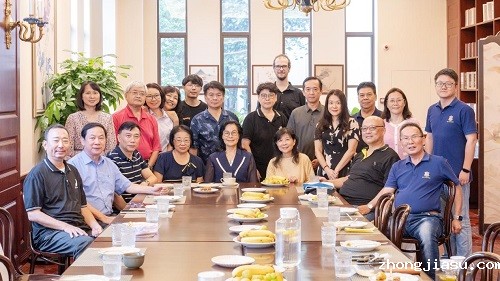 座谈会合影.jpg