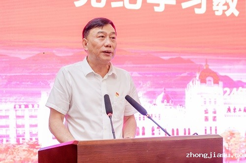 丁勇讲话.jpg