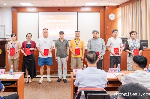 苗德华为院级督导颁发聘书.JPG