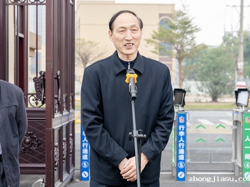 和飞在大旺校区主持.JPG