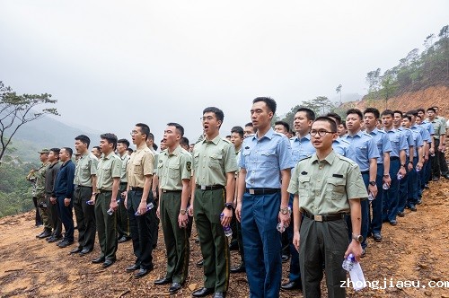 退役士兵集体诵读.jpg