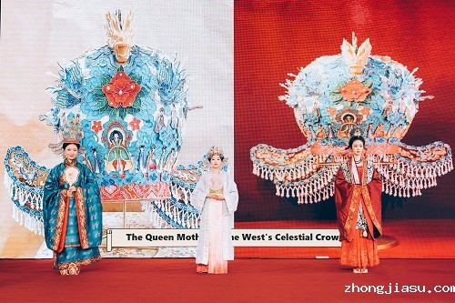 凤冠展演现场.jpg