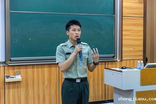 梁洪锬作解答.jpg