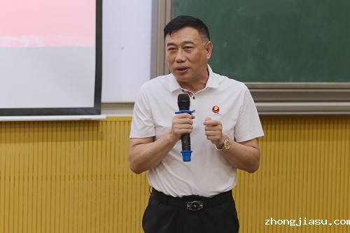 丁勇讲话.JPG