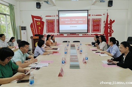 座谈现场.jpg