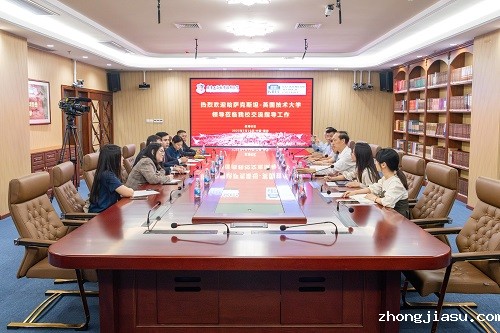座谈现场.JPG