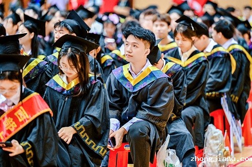 典礼上的毕业生3.jpg