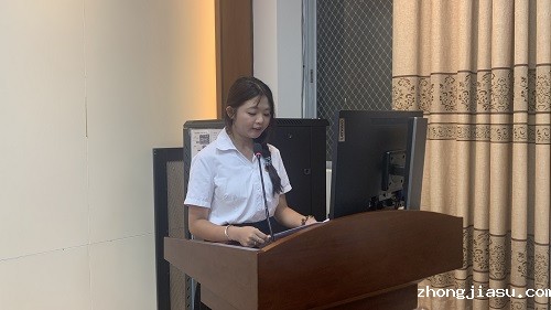 学生代表作述职汇报.jpg
