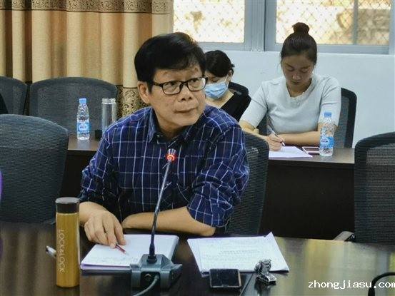 图为叶峥嵘讲话